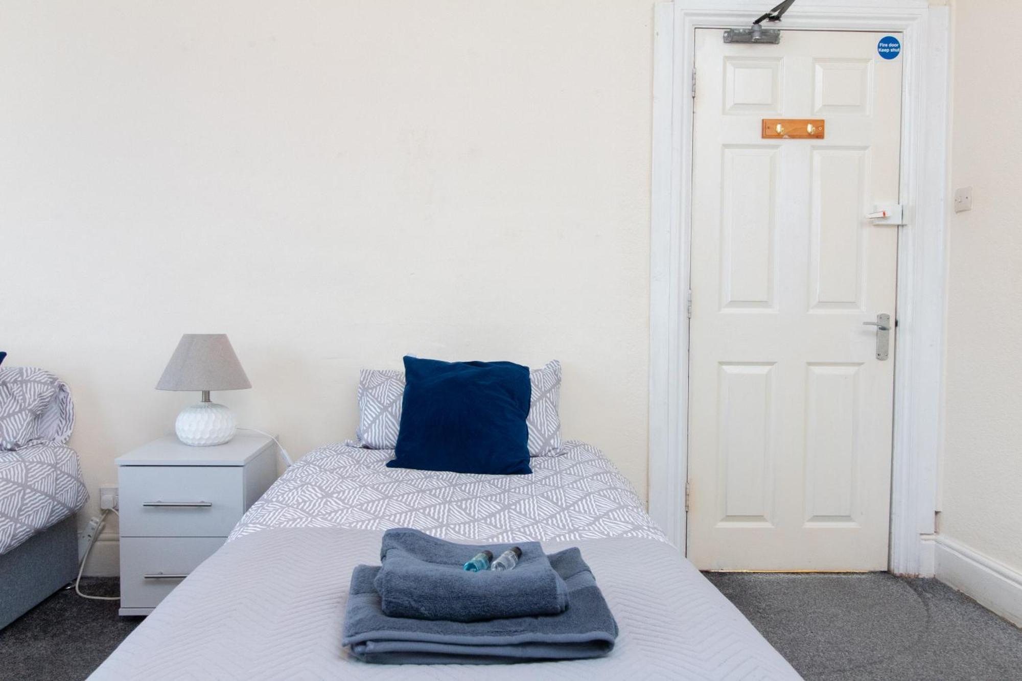 Thornbury 4 * Southampton