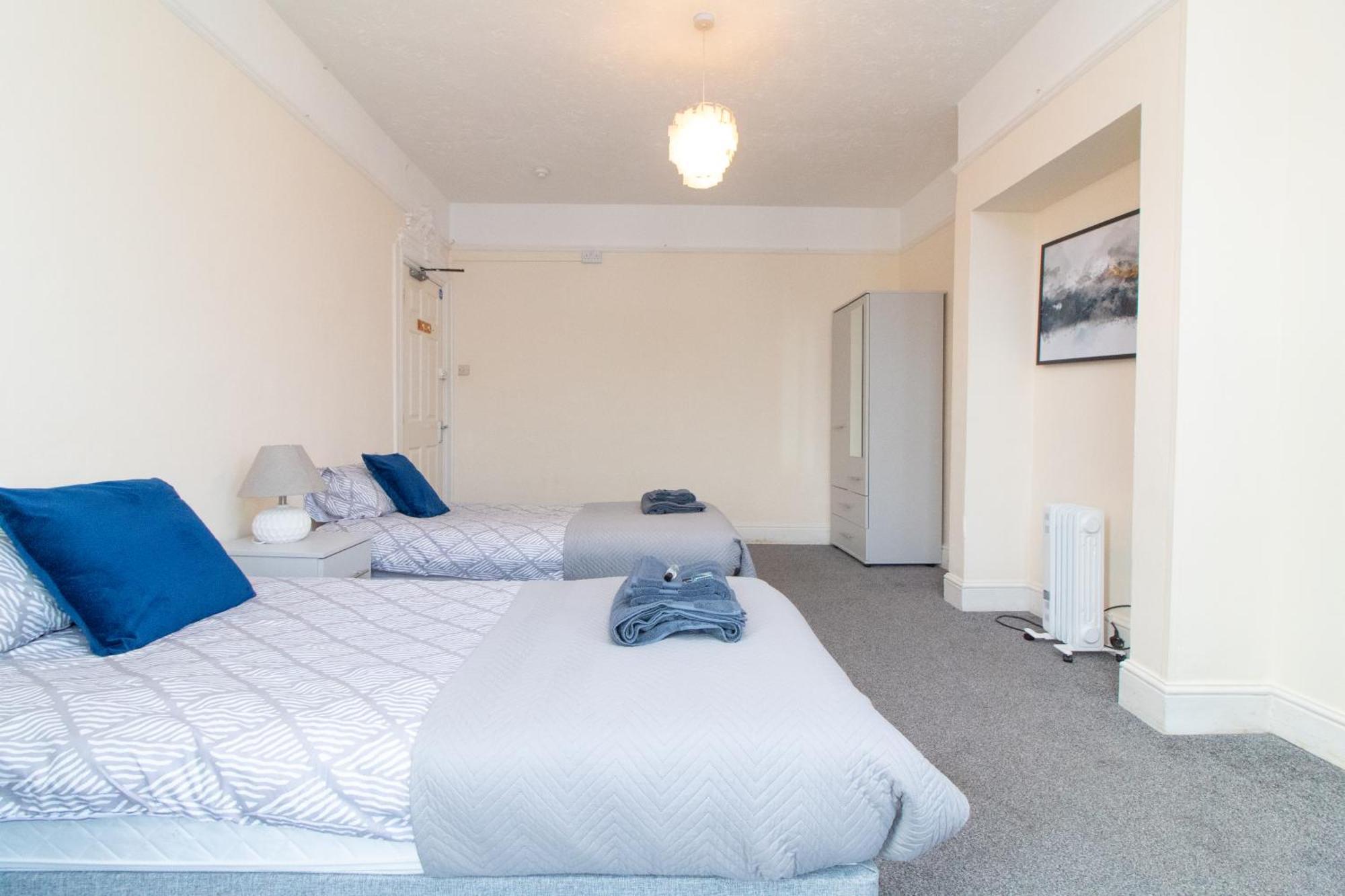 Thornbury 4 * Southampton