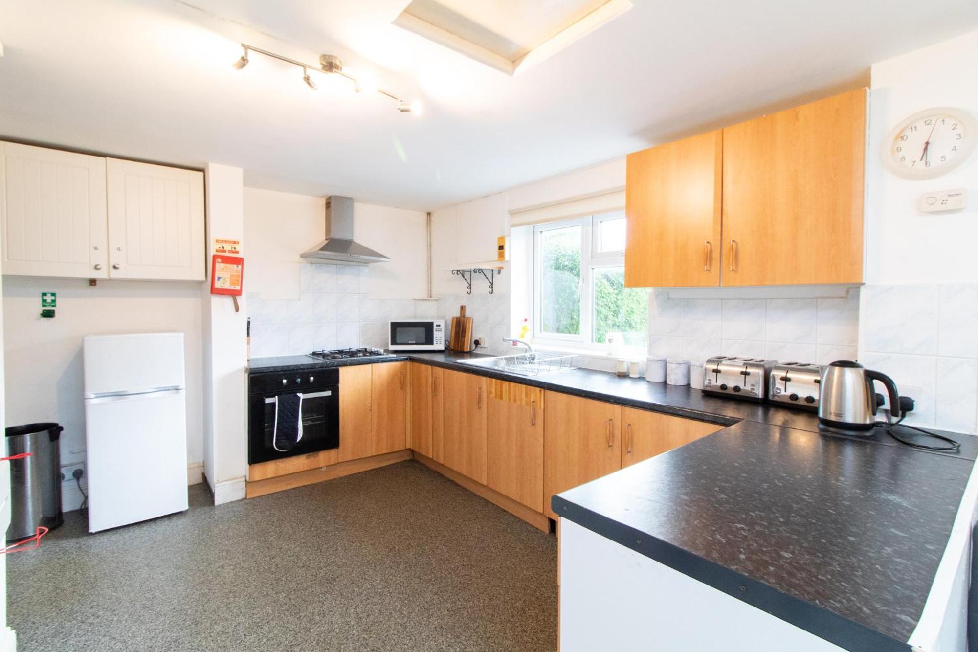 Thornbury 4 *